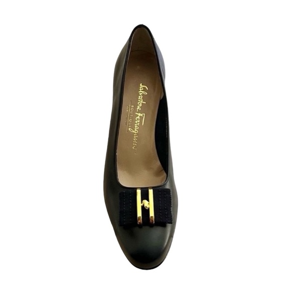 Salvatore Ferragamo Navy Blue Vara Bow Leather Heels Size 8AA - Picture 6 of 10